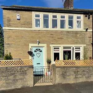  Holiday home Cute And Cosy 2 Bed
