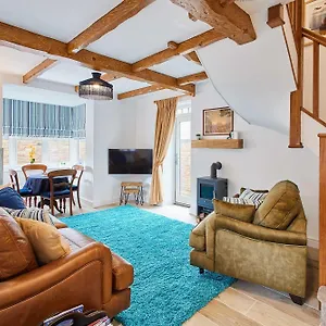  Holiday home Host & - The Snug